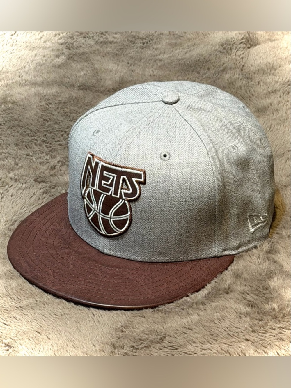 NWT - New Era, Gray & Brown Leather Brim/Logo New Jersey Nets Snapback Hat